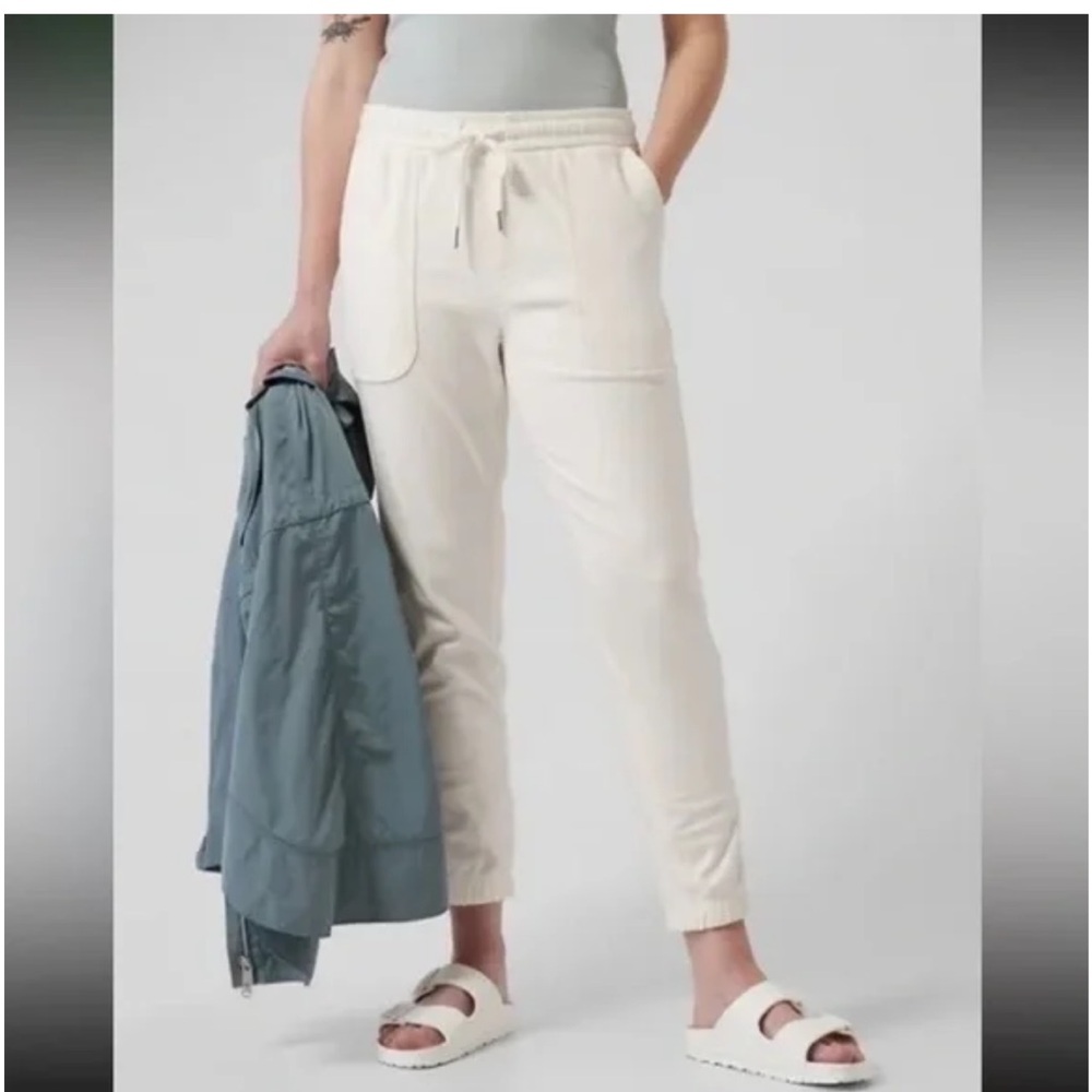 Athleta Farallon Jogger in Magnolia White *NWT*